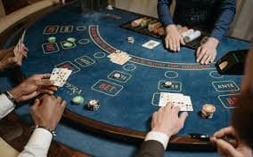 Antarmuka okezone88 menampilkan menu PUBG Mobile dan live dealer kasino